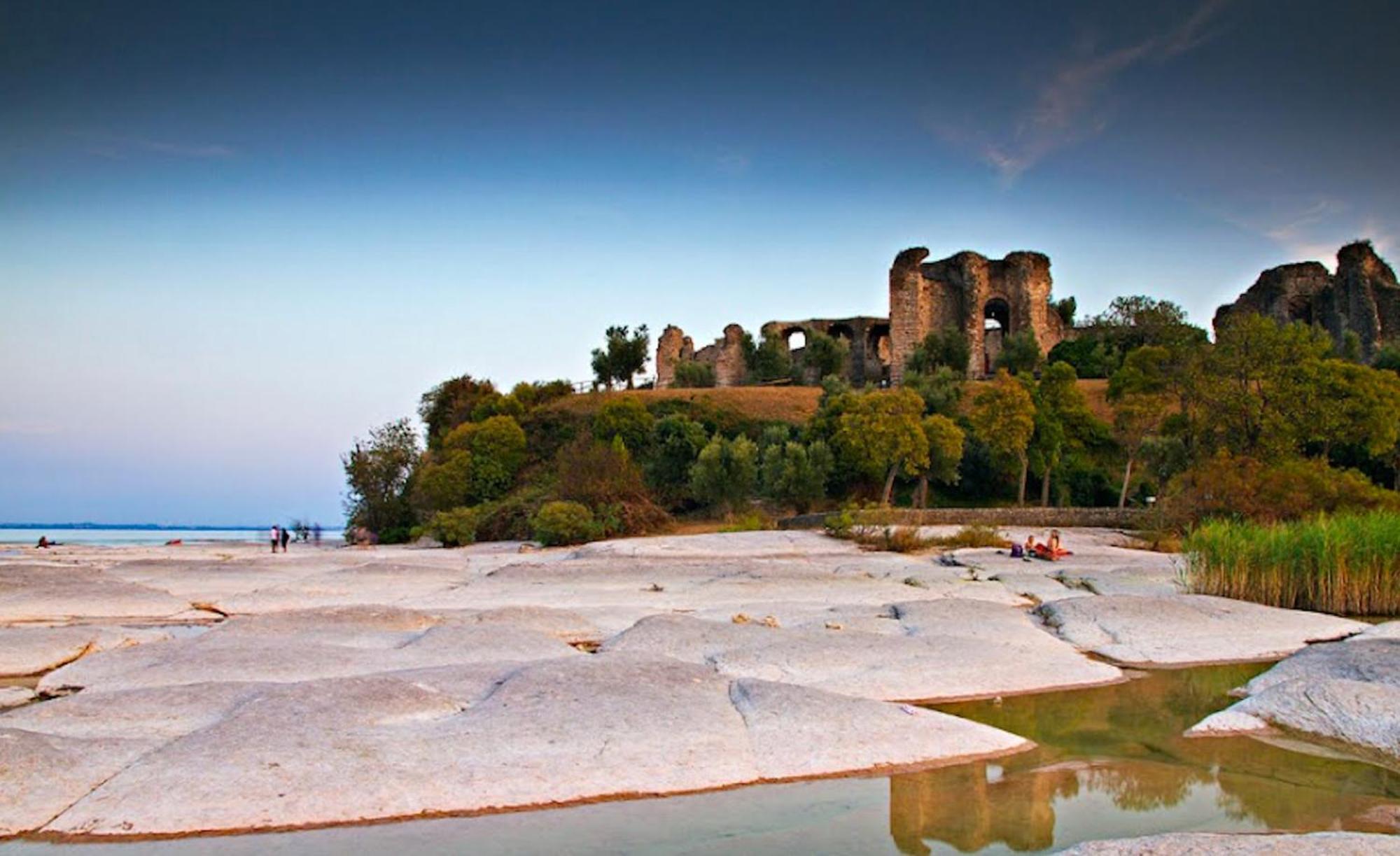 The Captain Apartment Sirmione Bagian luar foto