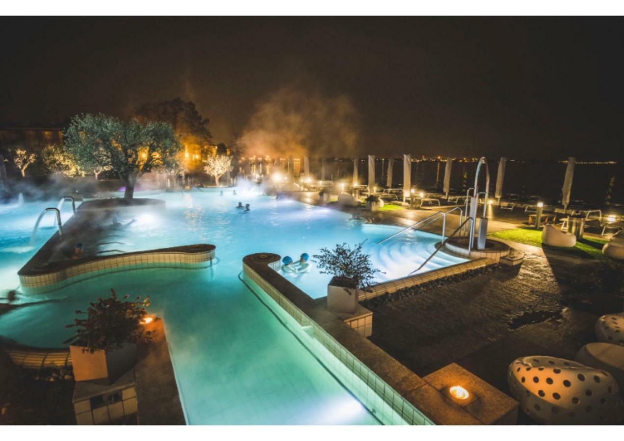 The Captain Apartment Sirmione Bagian luar foto